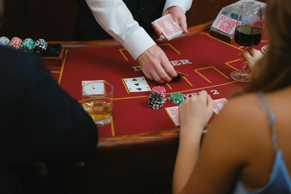Royal Reels Casino vs. The Competition: Which Online Casino Reigns Supreme?